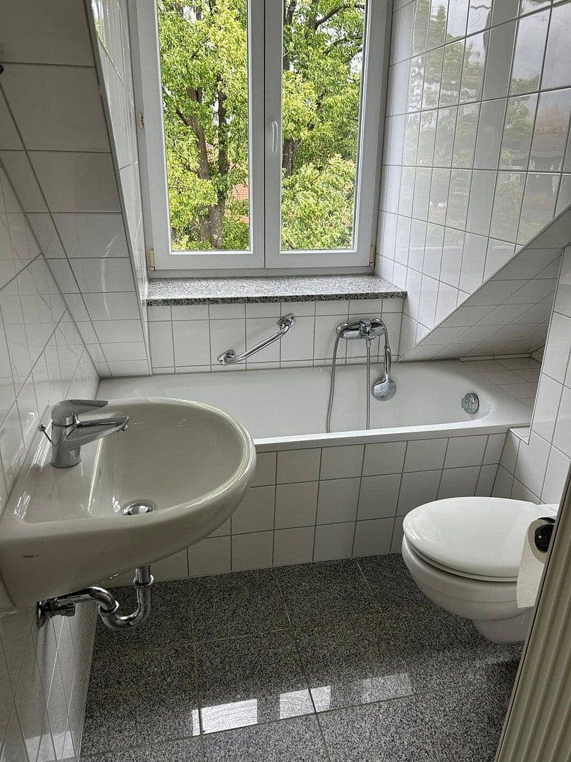 Pronájem bytu 3+1 86 m², Einhornalle 41, München, Bavorsko Pronájem bytu 3+1 86 m², Einhornalle 41, München, Bavorsko