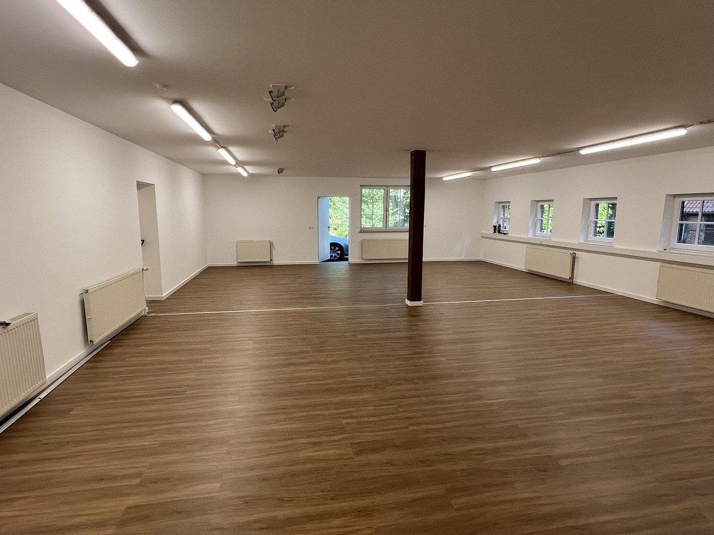 Pronájem kanceláře 100 m², Badbergen, Dolní Sasko Pronájem kanceláře 100 m², Badbergen, Dolní Sasko