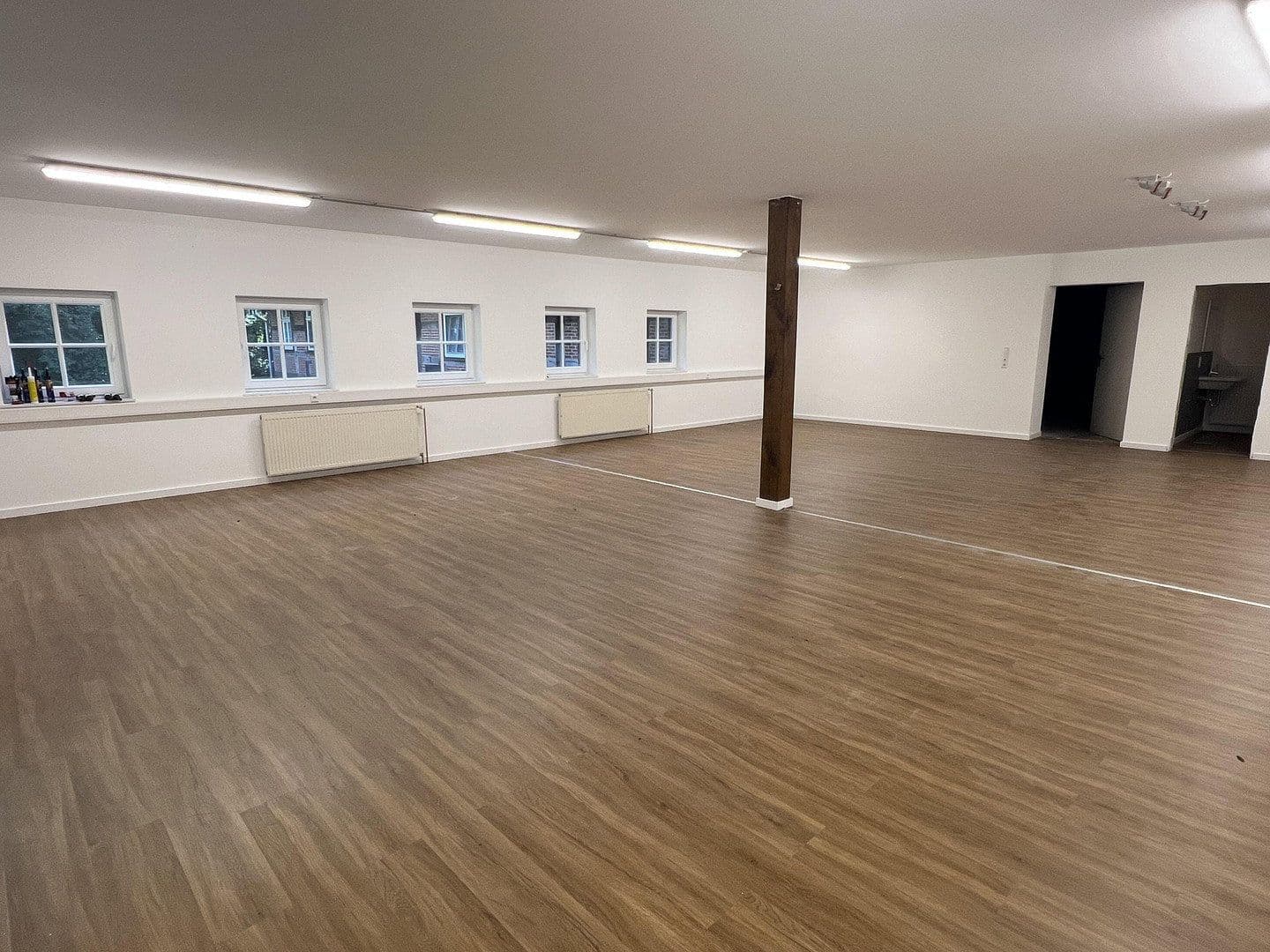 Pronájem kanceláře 100 m², Badbergen, Dolní Sasko Pronájem kanceláře 100 m², Badbergen, Dolní Sasko