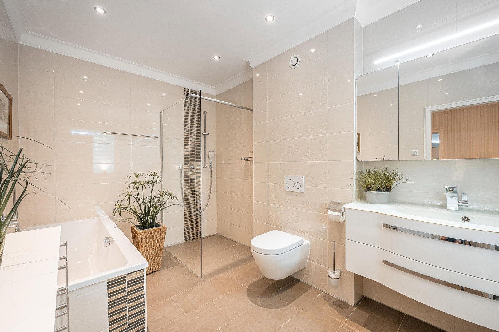 Prodej domu 215 m², pozemek 824 m², Falkensee, Braniborsko Prodej domu 215 m², pozemek 824 m², Falkensee, Braniborsko