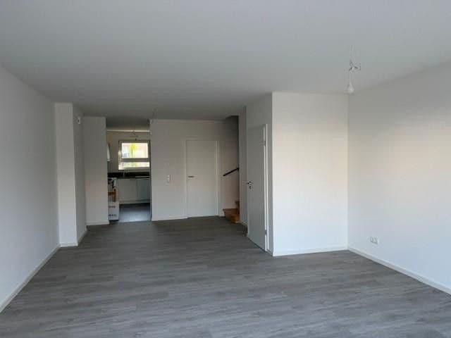 Pronájem domu 141 m², pozemek 194 m², Rodenbach, Hessen Pronájem domu 141 m², pozemek 194 m², Rodenbach, Hessen