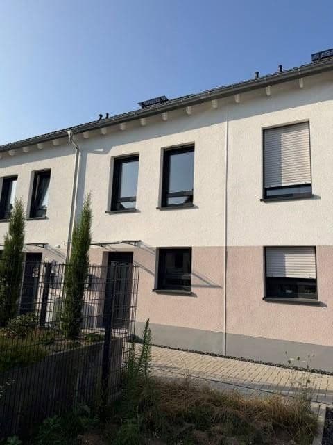 Pronájem domu 141 m², pozemek 194 m², Rodenbach, Hessen Pronájem domu 141 m², pozemek 194 m², Rodenbach, Hessen