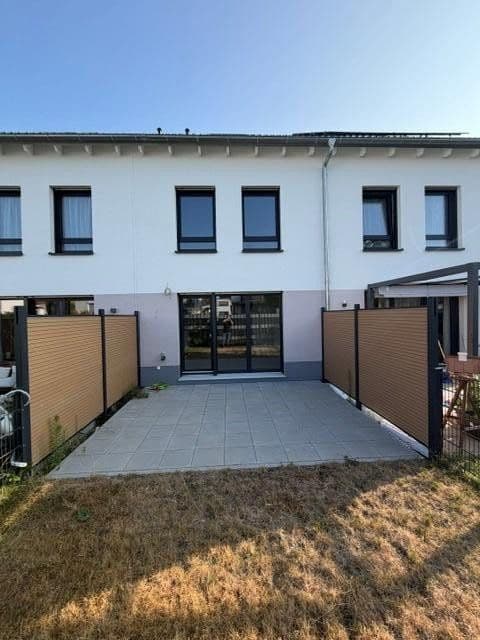 Pronájem domu 141 m², pozemek 194 m², Rodenbach, Hessen Pronájem domu 141 m², pozemek 194 m², Rodenbach, Hessen