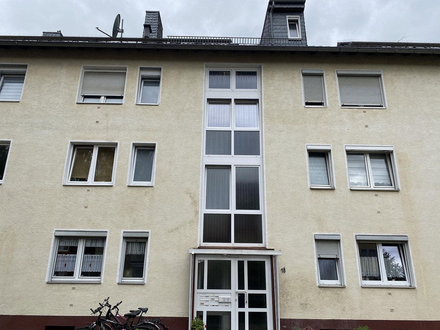 Pronájem bytu 2+1 42 m², Rezagstr. 18, Köln, Severní Porýní-Vestfálsko Pronájem bytu 2+1 42 m², Rezagstr. 18, Köln, Severní Porýní-Vestfálsko
