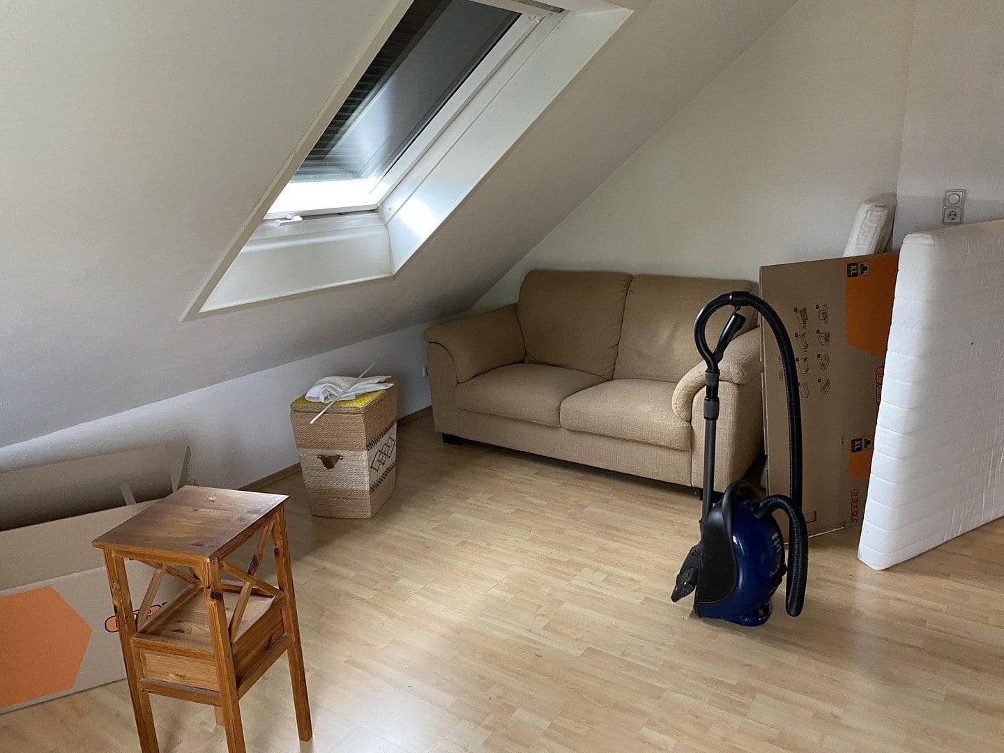 Pronájem bytu 2+1 42 m², Rezagstr. 18, Köln, Severní Porýní-Vestfálsko Pronájem bytu 2+1 42 m², Rezagstr. 18, Köln, Severní Porýní-Vestfálsko