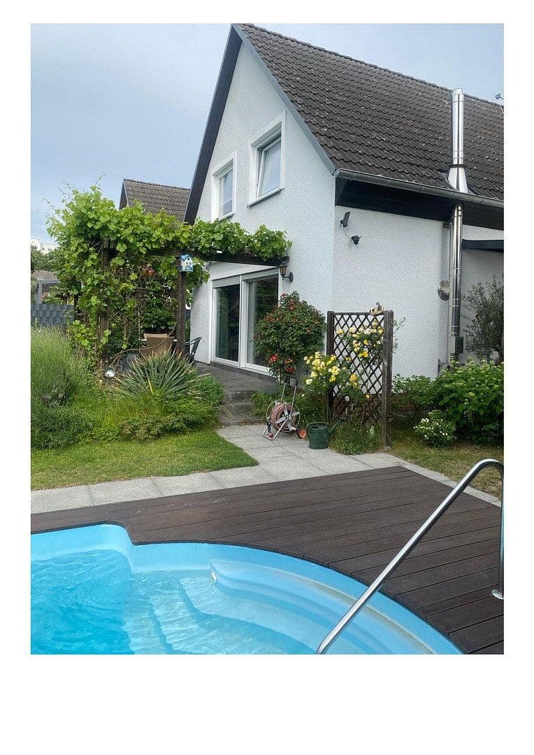 Prodej domu 135 m², pozemek 971 m², Berlin, Berlín Prodej domu 135 m², pozemek 971 m², Berlin, Berlín