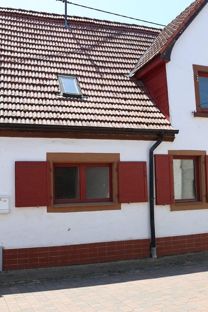 Prodej domu 130 m², pozemek 276 m², Hauptstr. 37, Wachenheim, Porýní-Falc Prodej domu 130 m², pozemek 276 m², Hauptstr. 37, Wachenheim, Porýní-Falc