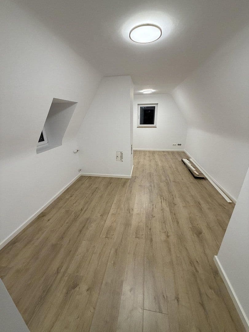 Prodej domu 250 m², pozemek 688 m², Heroldsberg, Bavorsko Prodej domu 250 m², pozemek 688 m², Heroldsberg, Bavorsko