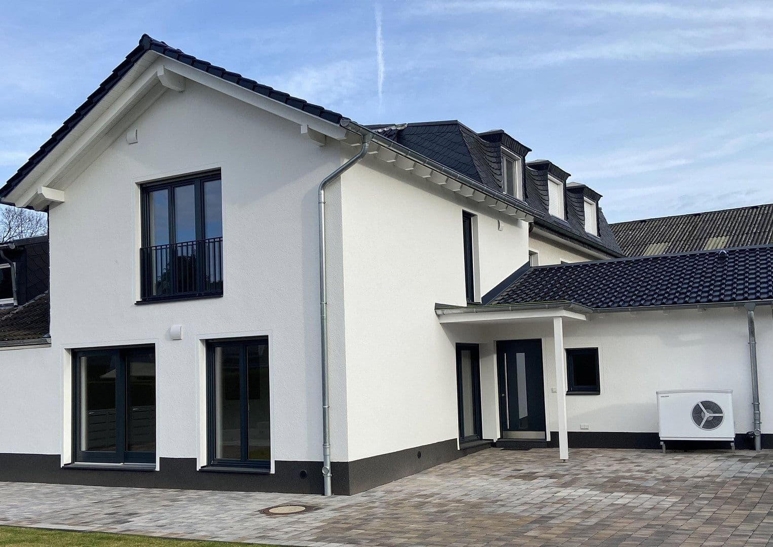 Prodej domu 100 m², pozemek 195 m², Düsseldorf, Severní Porýní-Vestfálsko Prodej domu 100 m², pozemek 195 m², Düsseldorf, Severní Porýní-Vestfálsko