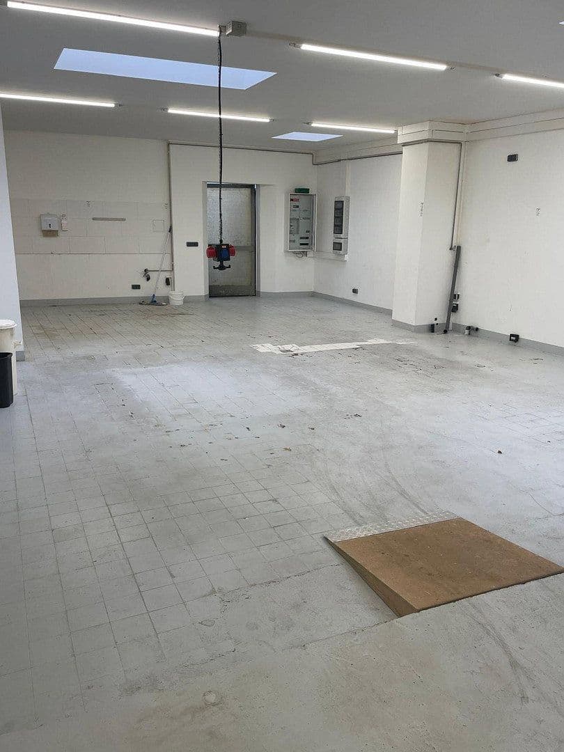 Pronájem nebytového prostoru 150 m², Köln, Severní Porýní-Vestfálsko Pronájem nebytového prostoru 150 m², Köln, Severní Porýní-Vestfálsko
