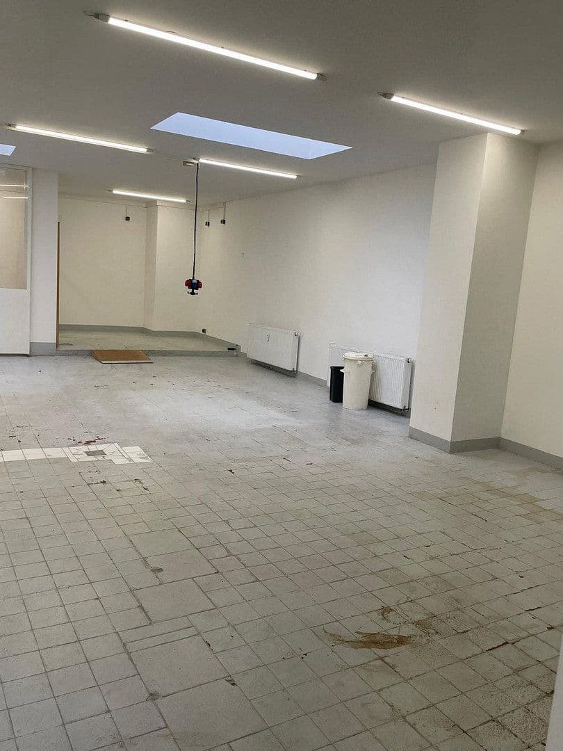 Pronájem nebytového prostoru 150 m², Köln, Severní Porýní-Vestfálsko Pronájem nebytového prostoru 150 m², Köln, Severní Porýní-Vestfálsko
