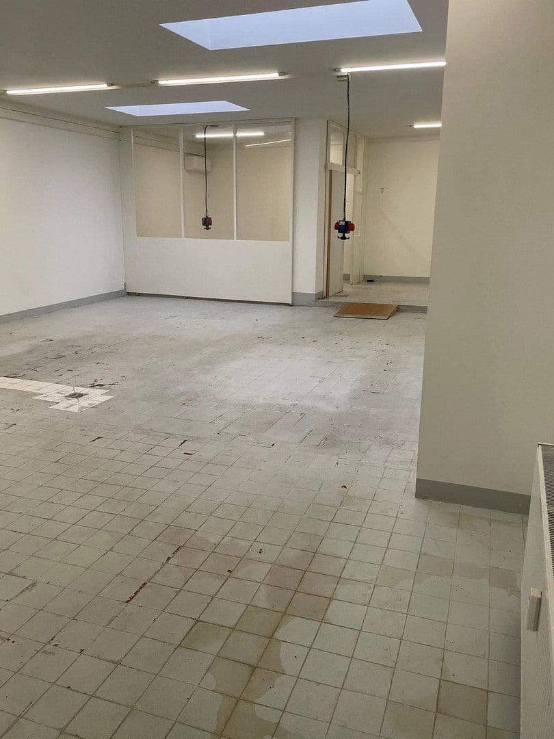 Pronájem nebytového prostoru 150 m², Köln, Severní Porýní-Vestfálsko Pronájem nebytového prostoru 150 m², Köln, Severní Porýní-Vestfálsko
