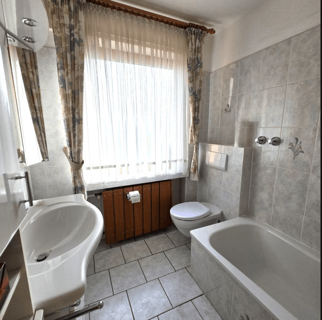 Prodej domu 200 m², pozemek 862 m², Velbert, Severní Porýní-Vestfálsko Prodej domu 200 m², pozemek 862 m², Velbert, Severní Porýní-Vestfálsko