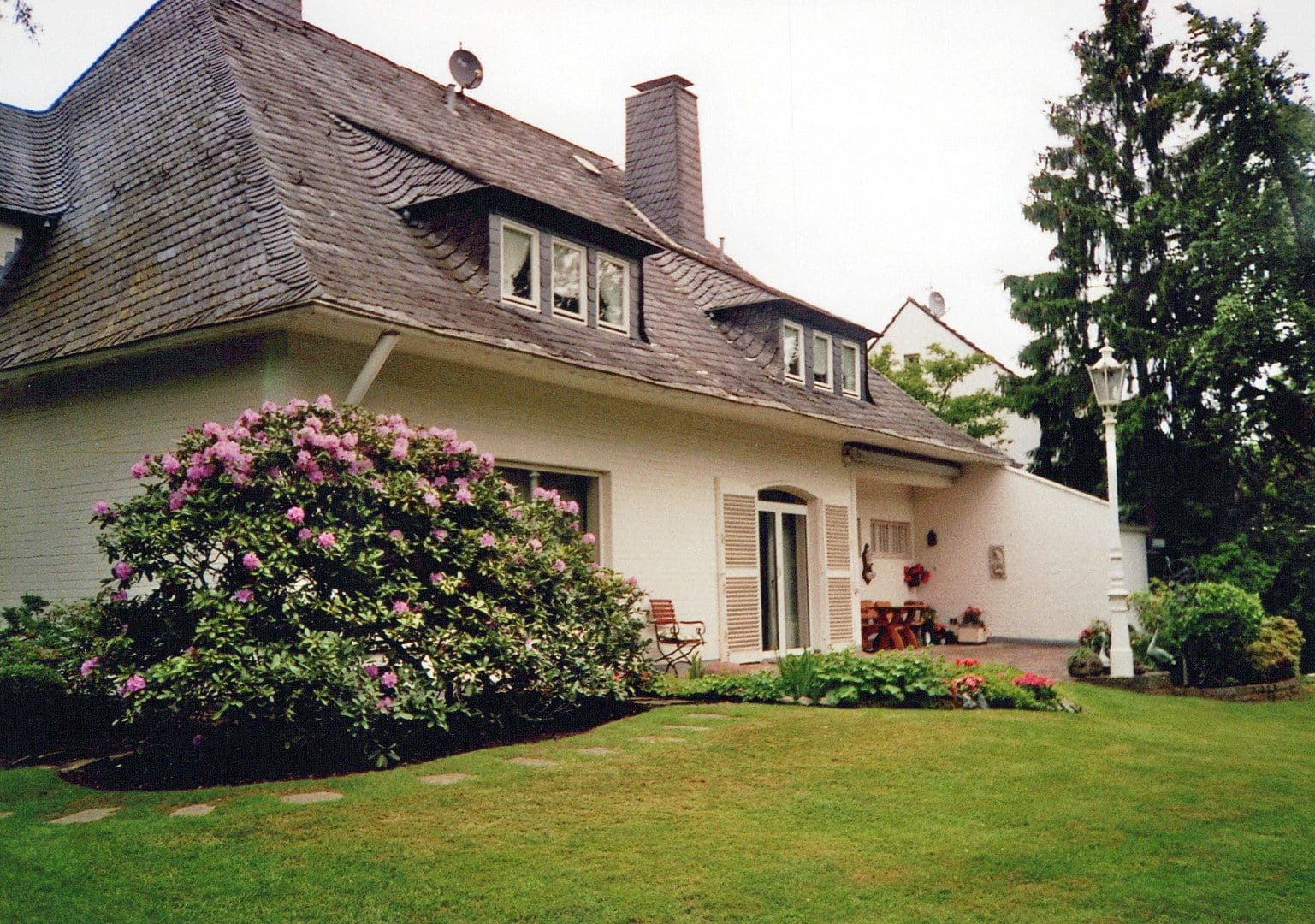 Prodej domu 260 m², pozemek 1.200 m², Urdenbach, Severní Porýní-Vestfálsko Prodej domu 260 m², pozemek 1.200 m², Urdenbach, Severní Porýní-Vestfálsko