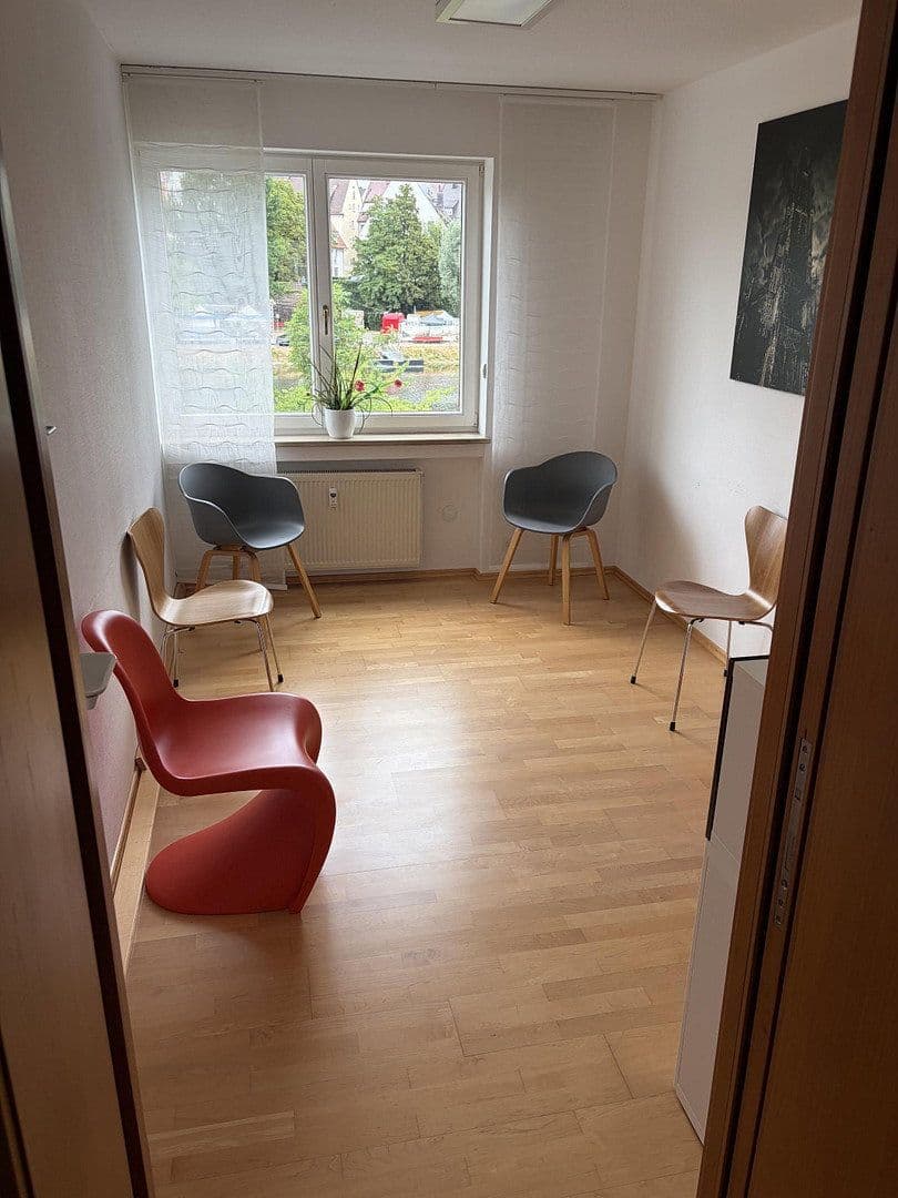 Pronájem kanceláře 100 m², Neu-Ulm, Bavorsko Pronájem kanceláře 100 m², Neu-Ulm, Bavorsko