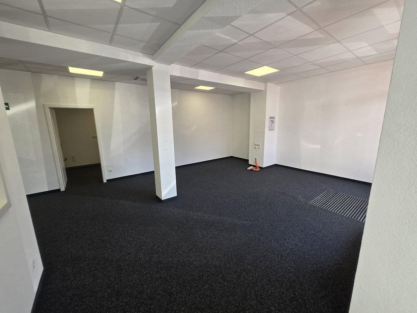 Pronájem nebytového prostoru 450 m², Viersener Straße 240, Mönchengladbach, Severní Porýní-Vestfálsko Pronájem nebytového prostoru 450 m², Viersener Straße 240, Mönchengladbach, Severní Porýní-Vestfálsko