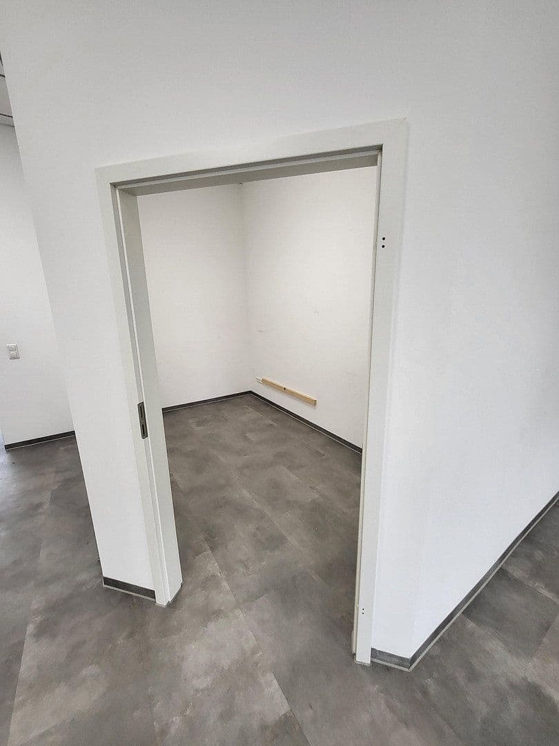 Pronájem nebytového prostoru 450 m², Viersener Straße 240, Mönchengladbach, Severní Porýní-Vestfálsko Pronájem nebytového prostoru 450 m², Viersener Straße 240, Mönchengladbach, Severní Porýní-Vestfálsko