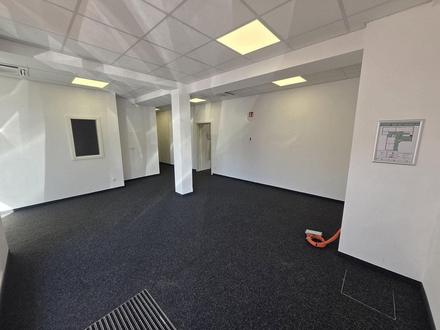 Pronájem nebytového prostoru 450 m², Viersener Straße 240, Mönchengladbach, Severní Porýní-Vestfálsko Pronájem nebytového prostoru 450 m², Viersener Straße 240, Mönchengladbach, Severní Porýní-Vestfálsko