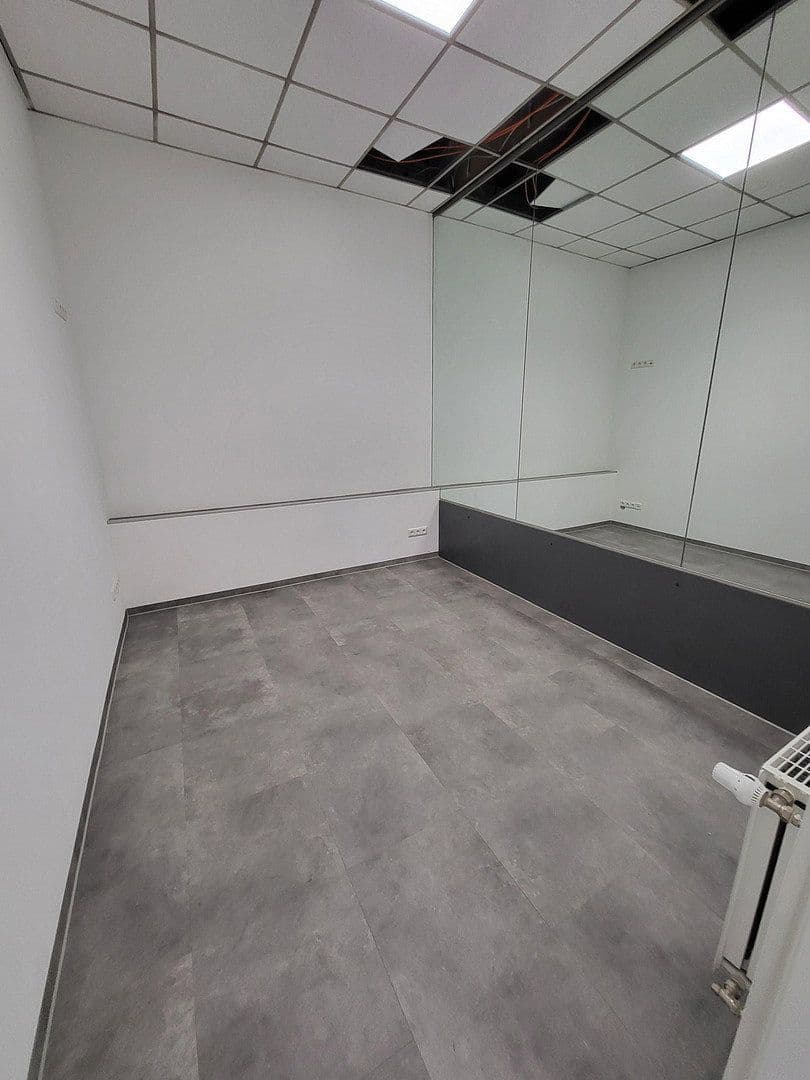 Pronájem nebytového prostoru 450 m², Viersener Straße 240, Mönchengladbach, Severní Porýní-Vestfálsko Pronájem nebytového prostoru 450 m², Viersener Straße 240, Mönchengladbach, Severní Porýní-Vestfálsko
