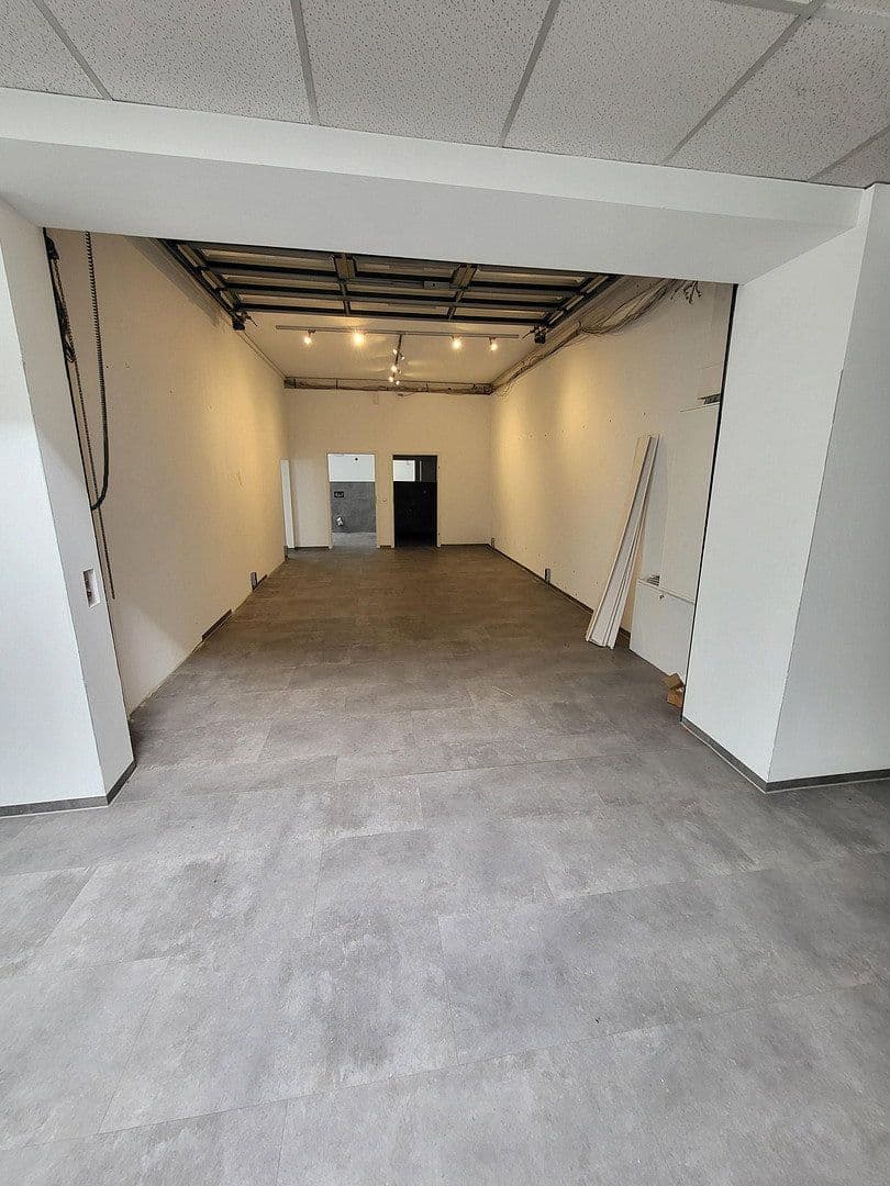 Pronájem nebytového prostoru 450 m², Viersener Straße 240, Mönchengladbach, Severní Porýní-Vestfálsko Pronájem nebytového prostoru 450 m², Viersener Straße 240, Mönchengladbach, Severní Porýní-Vestfálsko
