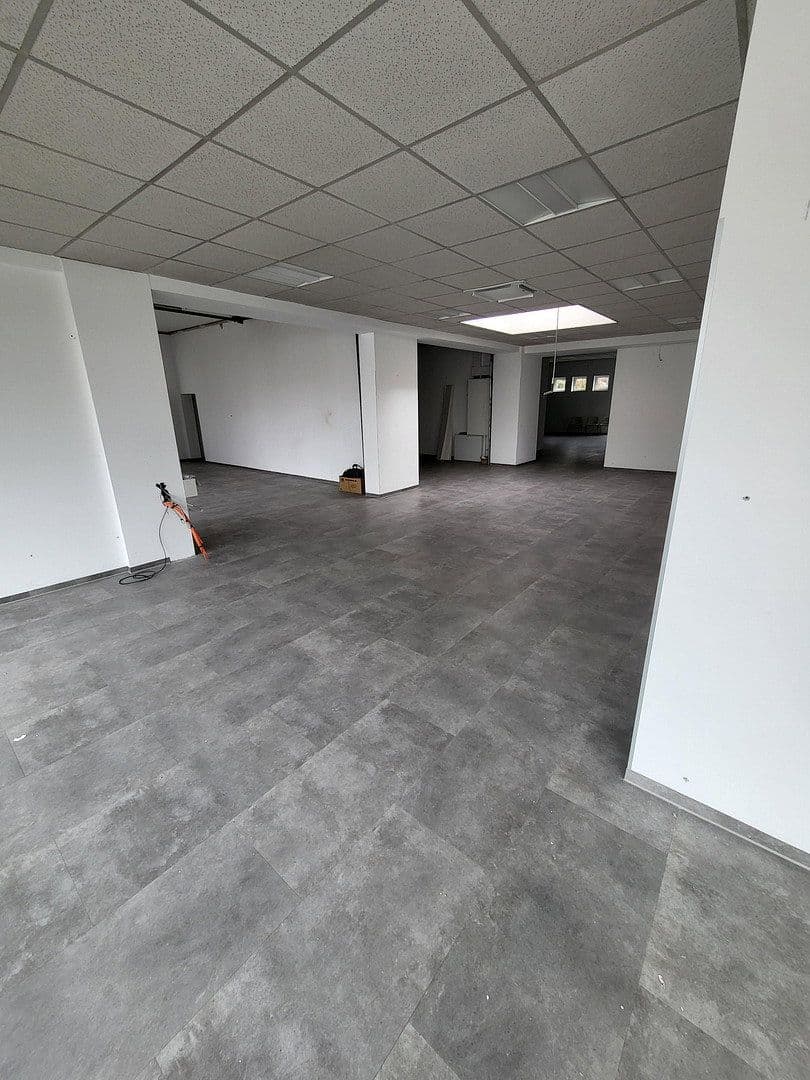Pronájem nebytového prostoru 450 m², Viersener Straße 240, Mönchengladbach, Severní Porýní-Vestfálsko Pronájem nebytového prostoru 450 m², Viersener Straße 240, Mönchengladbach, Severní Porýní-Vestfálsko