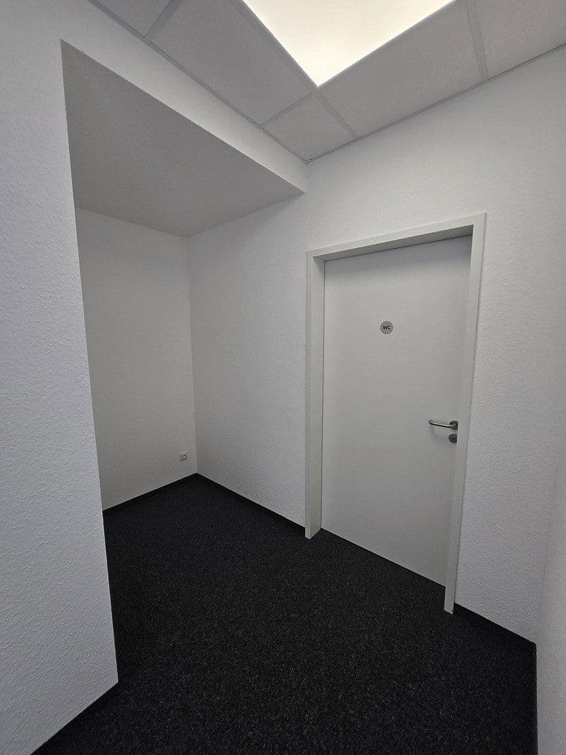 Pronájem nebytového prostoru 450 m², Viersener Straße 240, Mönchengladbach, Severní Porýní-Vestfálsko Pronájem nebytového prostoru 450 m², Viersener Straße 240, Mönchengladbach, Severní Porýní-Vestfálsko