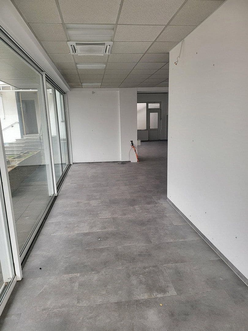 Pronájem nebytového prostoru 450 m², Viersener Straße 240, Mönchengladbach, Severní Porýní-Vestfálsko Pronájem nebytového prostoru 450 m², Viersener Straße 240, Mönchengladbach, Severní Porýní-Vestfálsko