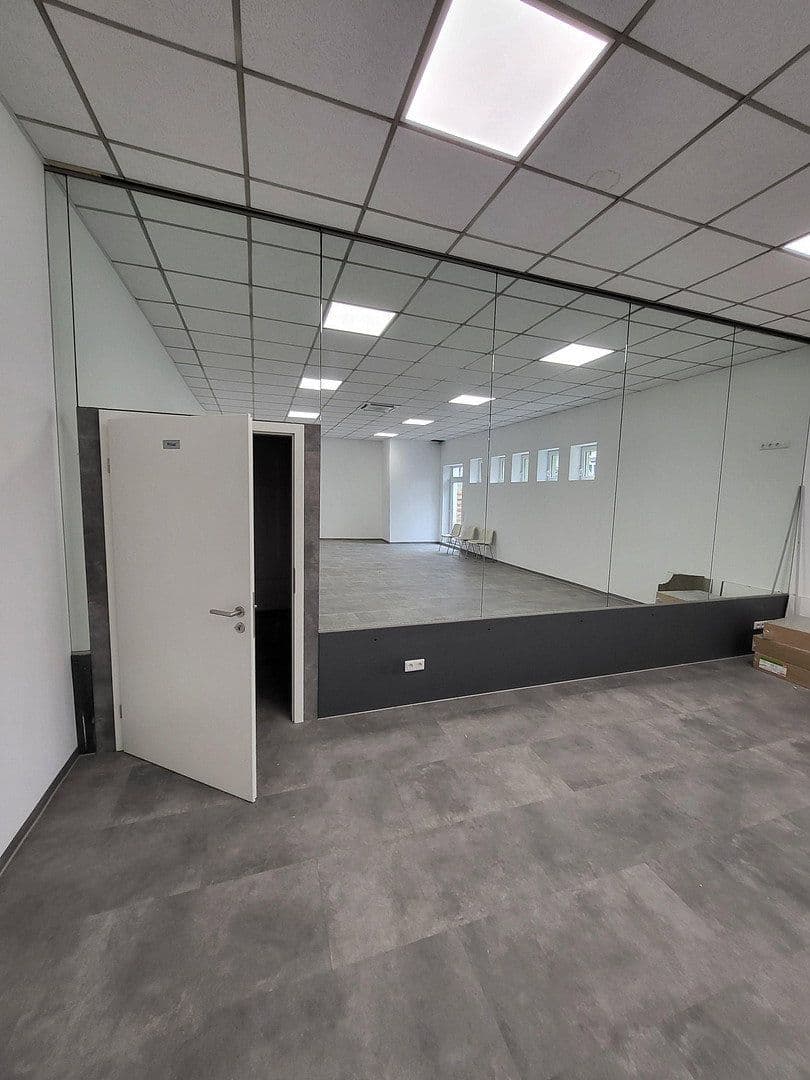 Pronájem nebytového prostoru 450 m², Viersener Straße 240, Mönchengladbach, Severní Porýní-Vestfálsko Pronájem nebytového prostoru 450 m², Viersener Straße 240, Mönchengladbach, Severní Porýní-Vestfálsko