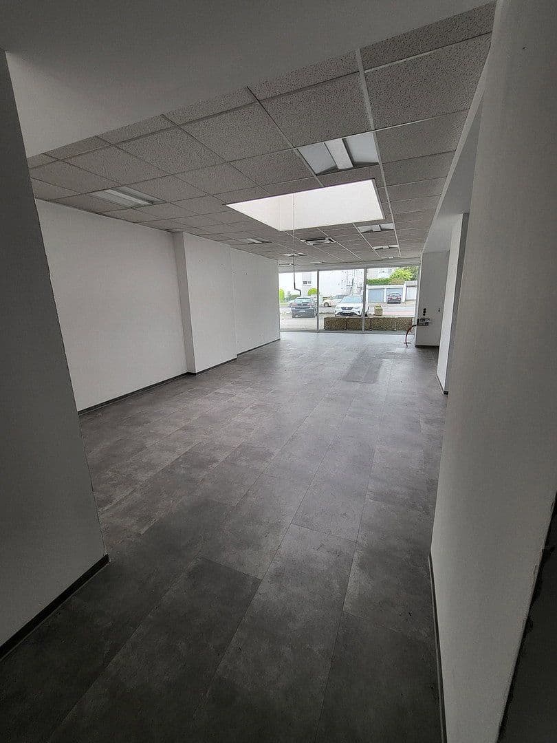 Pronájem nebytového prostoru 450 m², Viersener Straße 240, Mönchengladbach, Severní Porýní-Vestfálsko Pronájem nebytového prostoru 450 m², Viersener Straße 240, Mönchengladbach, Severní Porýní-Vestfálsko
