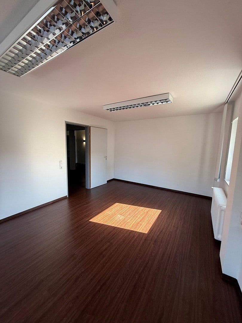 Pronájem kanceláře 170 m², Siemensstraße 9, Wiesbaden, Hessen Pronájem kanceláře 170 m², Siemensstraße 9, Wiesbaden, Hessen