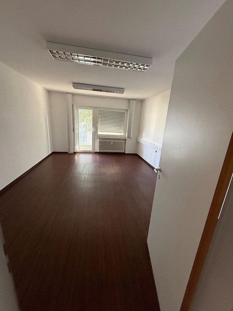 Pronájem kanceláře 170 m², Siemensstraße 9, Wiesbaden, Hessen Pronájem kanceláře 170 m², Siemensstraße 9, Wiesbaden, Hessen