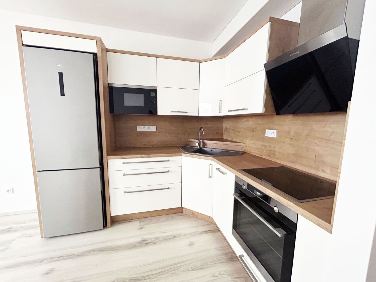 Pronájem bytu 2+kk 51 m², Vrchlického, Poděbrady, Středočeský kraj Pronájem bytu 2+kk 51 m², Vrchlického, Poděbrady, Středočeský kraj