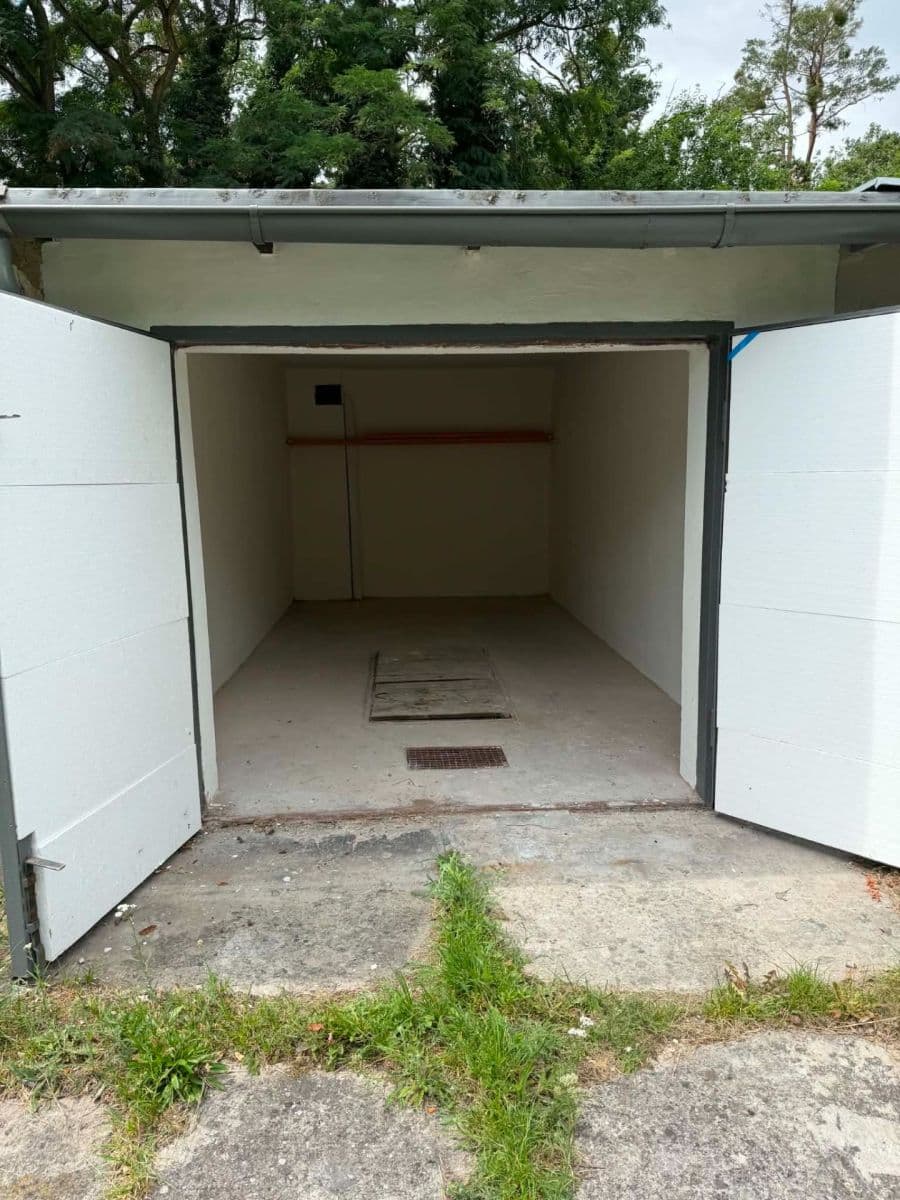 Prodej garáže 19 m², Zličská, Kolín, Středočeský kraj Prodej garáže 19 m², Zličská, Kolín, Středočeský kraj