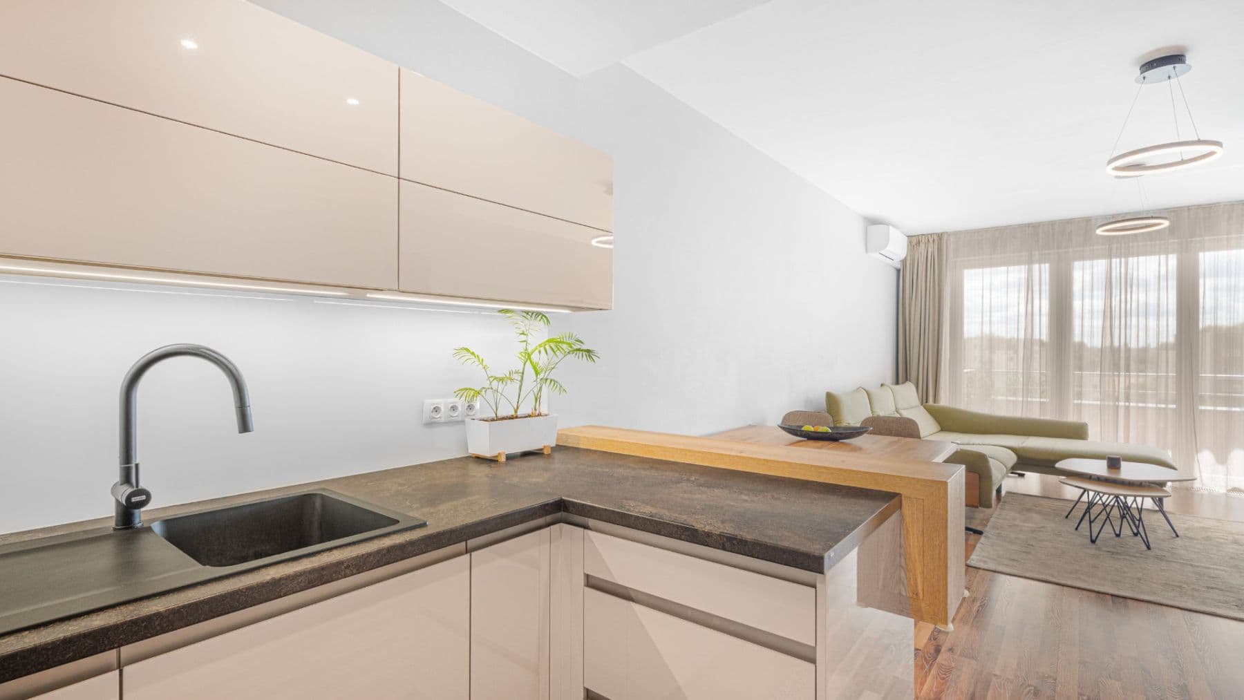 Prodej bytu 2+kk 73 m², Hlučkova, Praha, Praha Prodej bytu 2+kk 73 m², Hlučkova, Praha, Praha