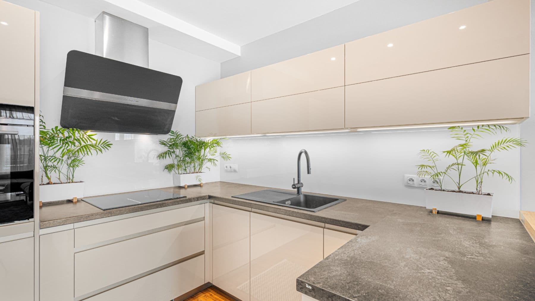 Prodej bytu 2+kk 73 m², Hlučkova, Praha, Praha Prodej bytu 2+kk 73 m², Hlučkova, Praha, Praha