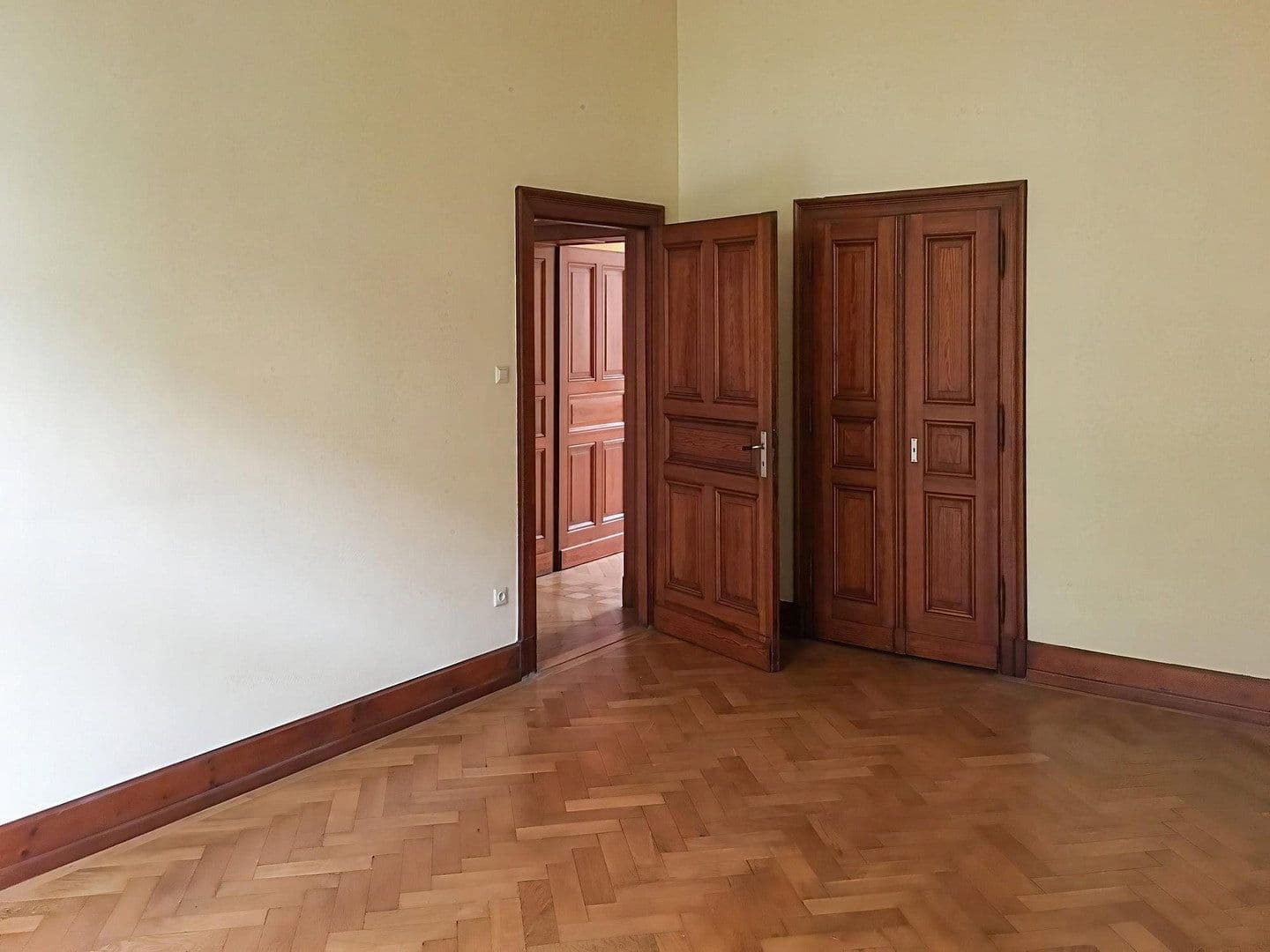 Prodej bytu 5+1 171 m², Düsseldorf, Severní Porýní-Vestfálsko Prodej bytu 5+1 171 m², Düsseldorf, Severní Porýní-Vestfálsko
