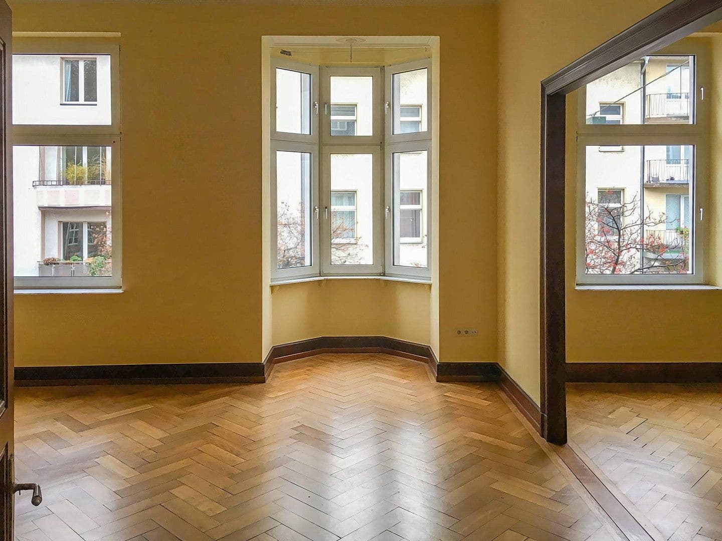 Prodej bytu 5+1 171 m², Düsseldorf, Severní Porýní-Vestfálsko Prodej bytu 5+1 171 m², Düsseldorf, Severní Porýní-Vestfálsko