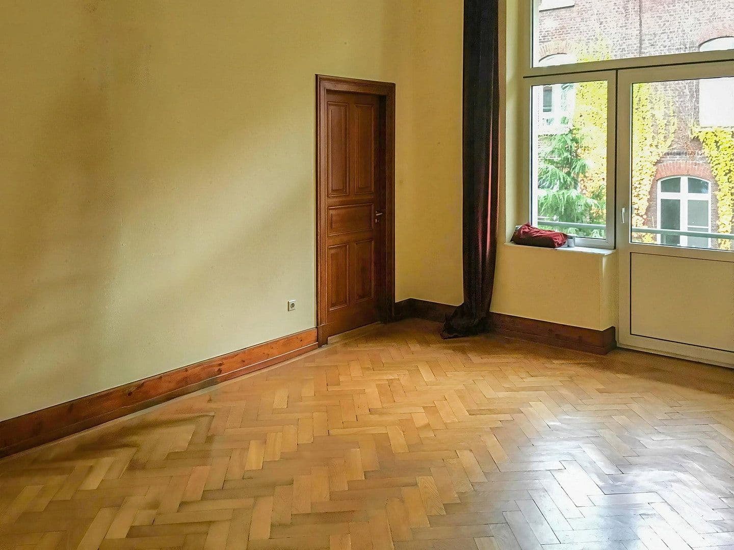 Prodej bytu 5+1 171 m², Düsseldorf, Severní Porýní-Vestfálsko Prodej bytu 5+1 171 m², Düsseldorf, Severní Porýní-Vestfálsko