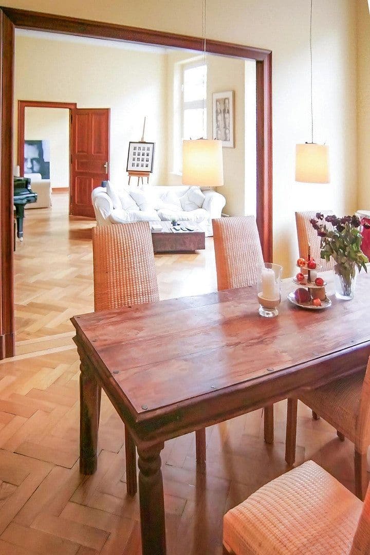 Prodej bytu 5+1 171 m², Düsseldorf, Severní Porýní-Vestfálsko Prodej bytu 5+1 171 m², Düsseldorf, Severní Porýní-Vestfálsko