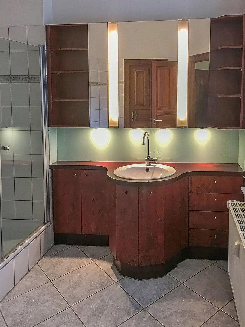 Prodej bytu 5+1 171 m², Düsseldorf, Severní Porýní-Vestfálsko Prodej bytu 5+1 171 m², Düsseldorf, Severní Porýní-Vestfálsko