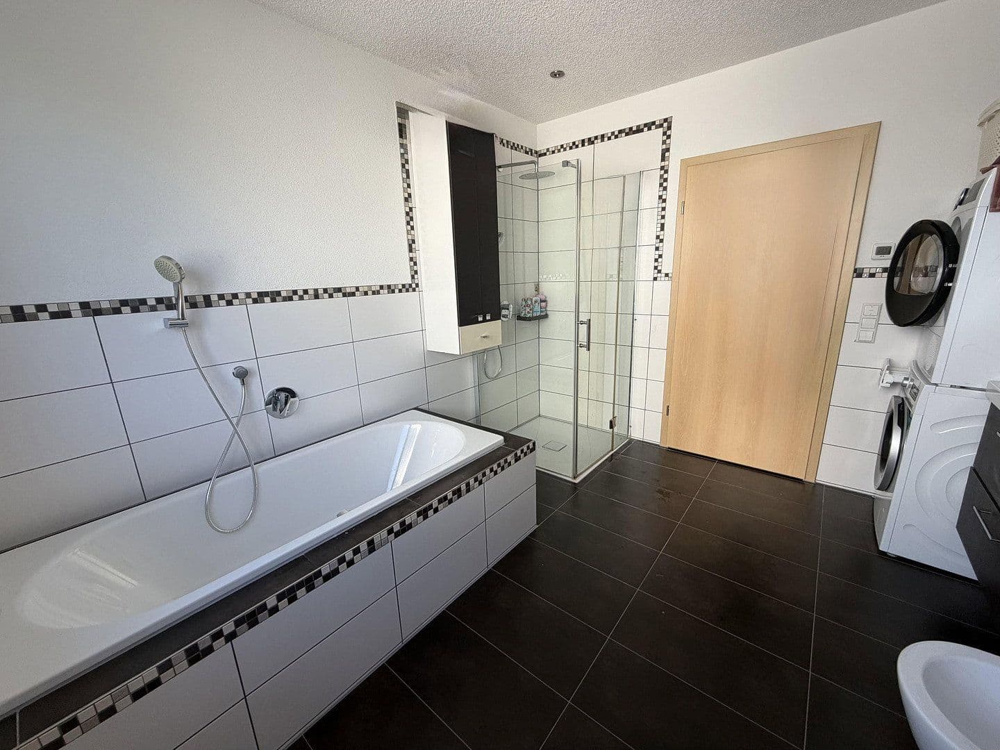 Prodej bytu 5+kk 180 m², March, Bádensko-Württembersko Prodej bytu 5+kk 180 m², March, Bádensko-Württembersko