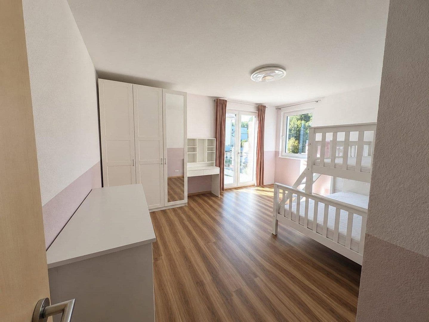 Prodej bytu 5+kk 180 m², March, Bádensko-Württembersko Prodej bytu 5+kk 180 m², March, Bádensko-Württembersko