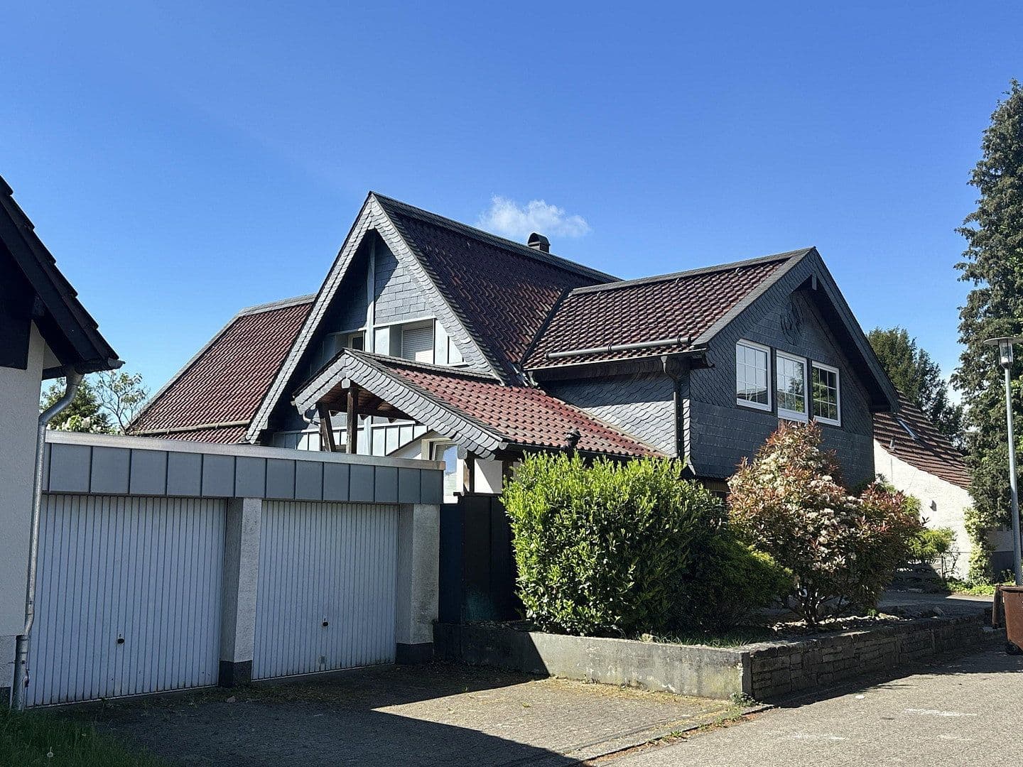 Prodej domu 262 m², pozemek 720 m², Siedlerstr. 4, Bergisch Gladbach, Severní Porýní-Vestfálsko Prodej domu 262 m², pozemek 720 m², Siedlerstr. 4, Bergisch Gladbach, Severní Porýní-Vestfálsko