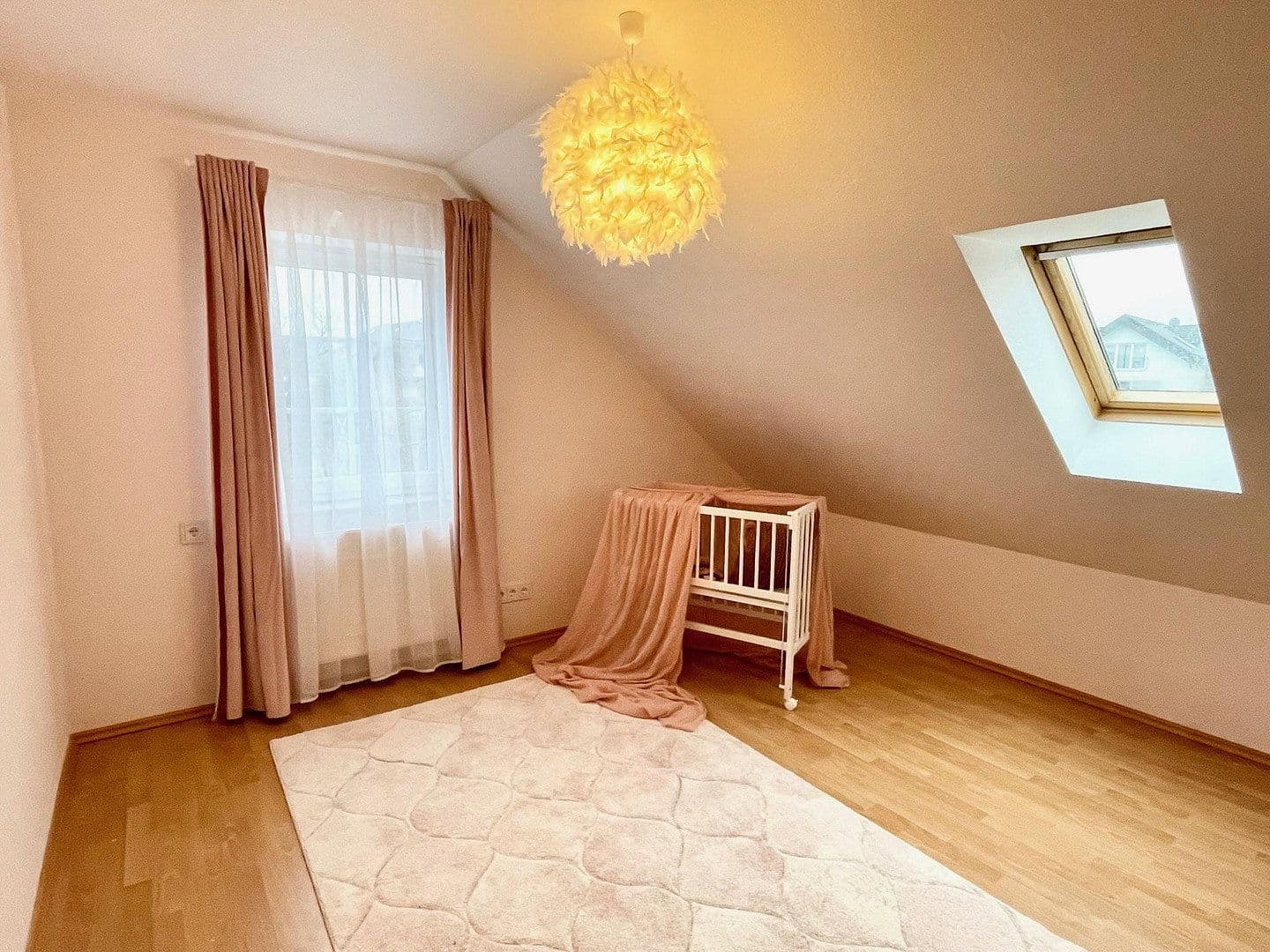 Prodej domu 350 m², pozemek 555 m², Hennef (Sieg), Severní Porýní-Vestfálsko Prodej domu 350 m², pozemek 555 m², Hennef (Sieg), Severní Porýní-Vestfálsko