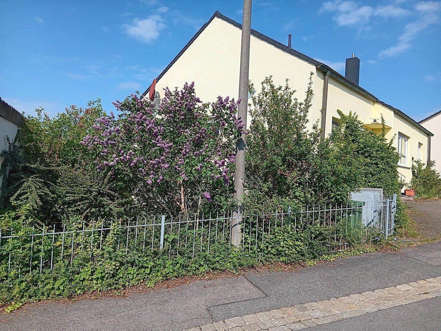 Prodej domu 181 m², pozemek 670 m², Ahornweg 5, Memmelsdorf, Bavorsko Prodej domu 181 m², pozemek 670 m², Ahornweg 5, Memmelsdorf, Bavorsko