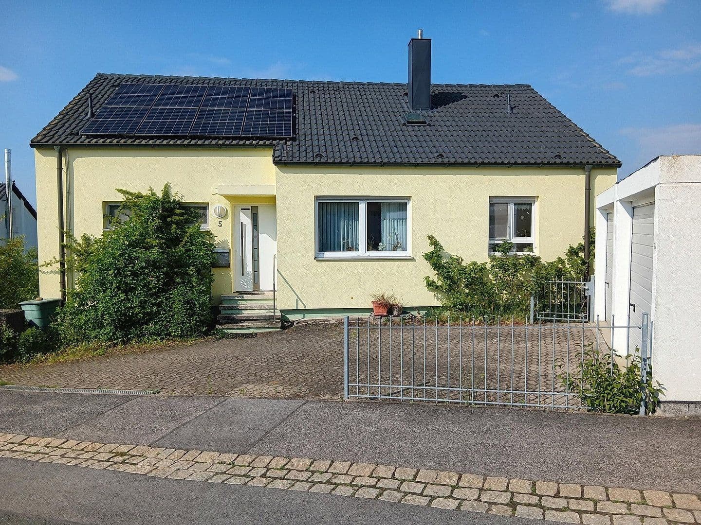 Prodej domu 181 m², pozemek 670 m², Ahornweg 5, Memmelsdorf, Bavorsko Prodej domu 181 m², pozemek 670 m², Ahornweg 5, Memmelsdorf, Bavorsko