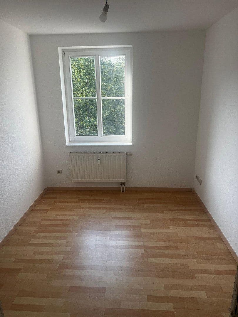 Pronájem bytu 2+1 35 m², Crimmitschauerstr. 17, Cvikov, Sasko Pronájem bytu 2+1 35 m², Crimmitschauerstr. 17, Cvikov, Sasko