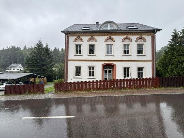 Prodej domu 357 m², pozemek 1.824 m², Hauptstraße 25, Breitenbrunn/Erzgebirge, Sasko Prodej domu 357 m², pozemek 1.824 m², Hauptstraße 25, Breitenbrunn/Erzgebirge, Sasko