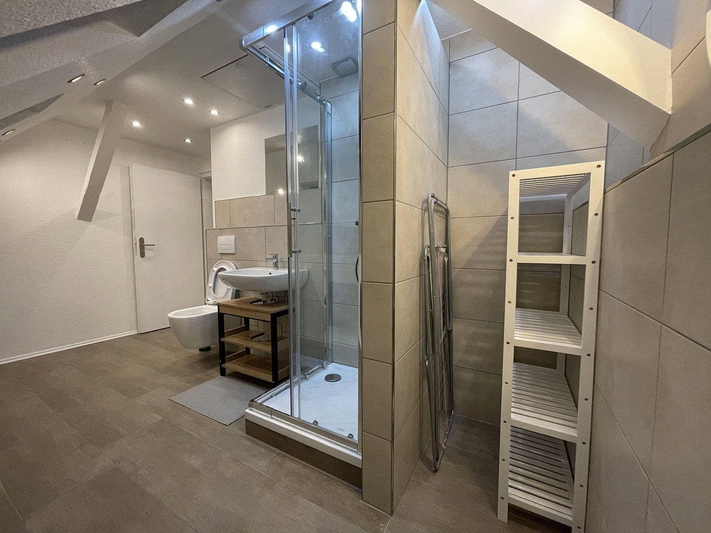 Prodej domu 178 m², pozemek 390 m², Tulpenstraße 13, Eggenstein-Leopoldshafen, Bádensko-Württembersko Prodej domu 178 m², pozemek 390 m², Tulpenstraße 13, Eggenstein-Leopoldshafen, Bádensko-Württembersko