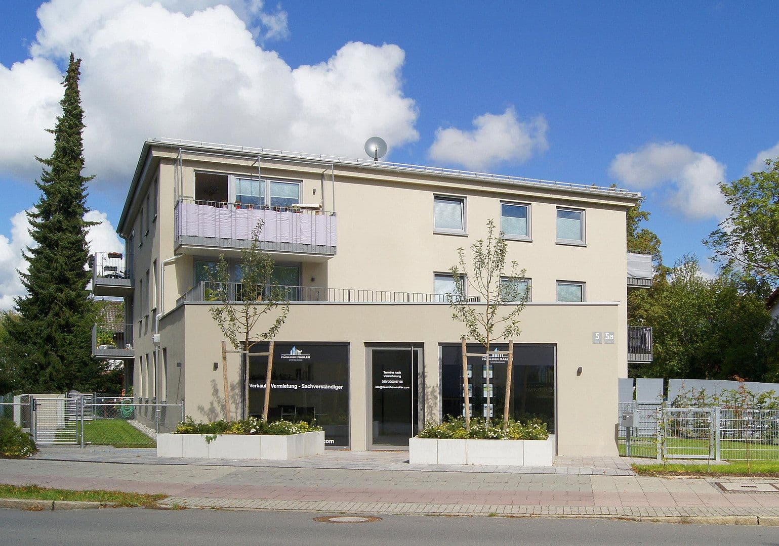 Pronájem bytu 2+1 50 m², Hohenlindner Straße 5, Feldkirchen, Bavorsko Pronájem bytu 2+1 50 m², Hohenlindner Straße 5, Feldkirchen, Bavorsko
